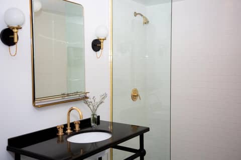 Kimpton Palladian Hotel by IHG — bathroom