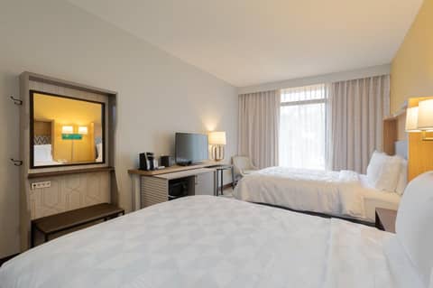 Holiday Inn & Suites Orlando SW - Celebration Area by IHG — hotel room