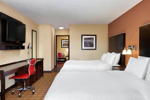 Four Points by Sheraton Hotel & Suites Calgary West — photo 4
