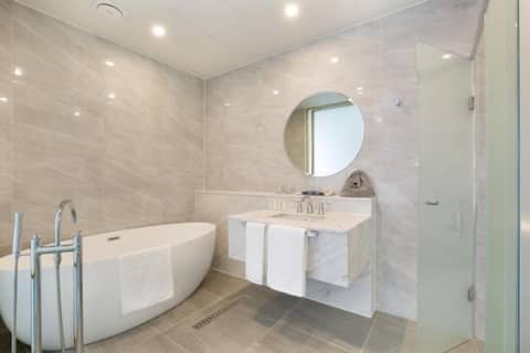 Nampo Hound Hotel Premier — bathroom