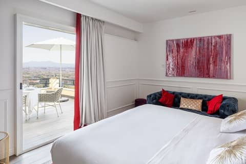 Junior Studio Suite, 1 King Bed, City View — the supplier's photographs — photo 1