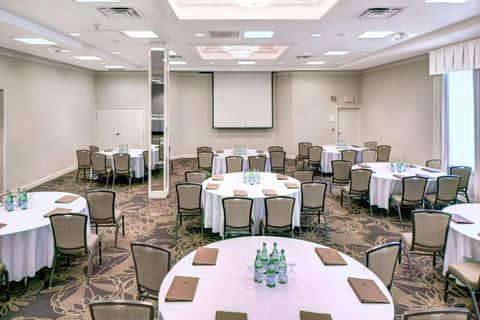 DoubleTree by Hilton Milwaukee Downtown — photo 8