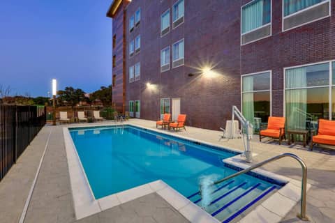 La Quinta Inn & Suites by Wyndham Lakeway — photo 7