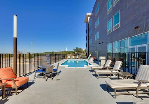 La Quinta Inn & Suites by Wyndham Lakeway — photo 8