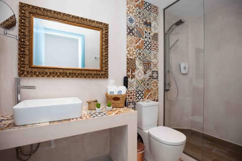 Serenity Spritz Boutique Hotel - Adults Only — bathroom