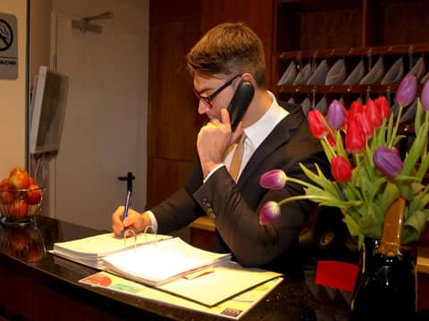 Hotel Expo Frankfurt City Centre - Digital Check-In — human