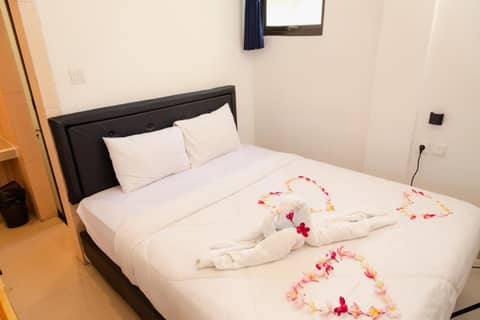 Suardana Inn's — hotel room