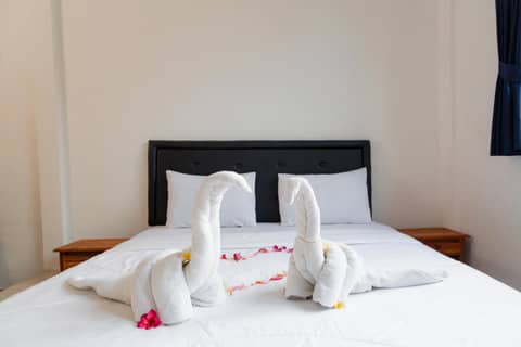 Suardana Inn's — hotel room