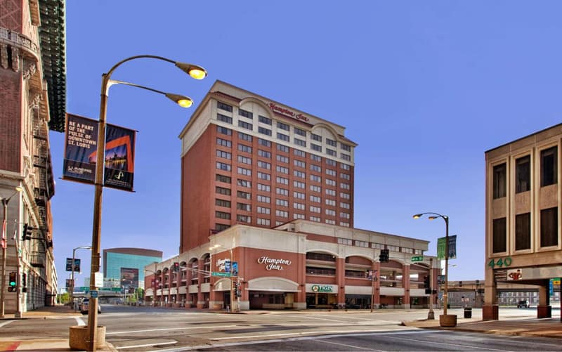Hampton Inn St Louis- at the Arch — building
