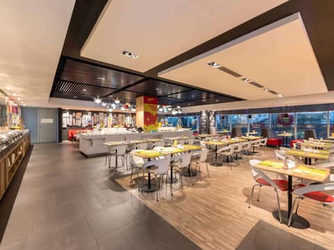 Ibis Saigon Airport — photo 2