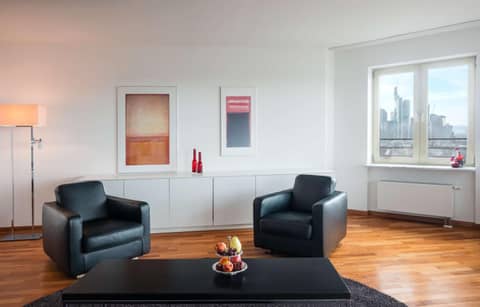 Lindner Hotel Frankfurt Main Plaza, part of JdV by Hyatt — hotel room