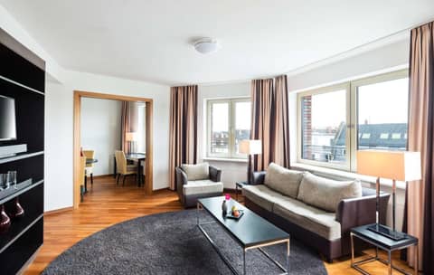 Lindner Hotel Frankfurt Main Plaza, part of JdV by Hyatt — hotel room