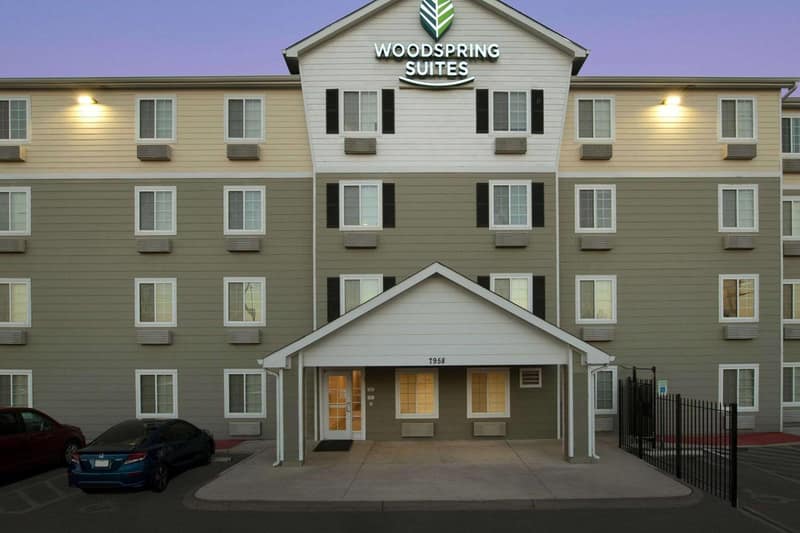WoodSpring Suites San Antonio South — building