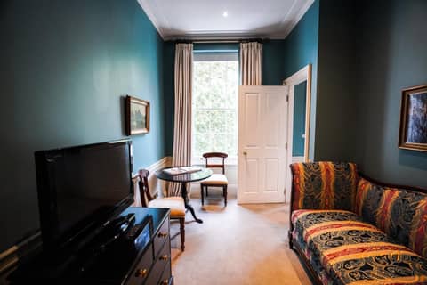 Roseate House London — living room