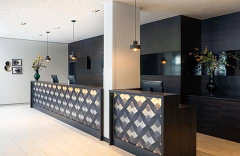 Leonardo Hotel Vienna Hauptbahnhof — recepcion & lobby