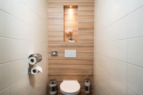 Leonardo Hotel Vienna Hauptbahnhof — bathroom