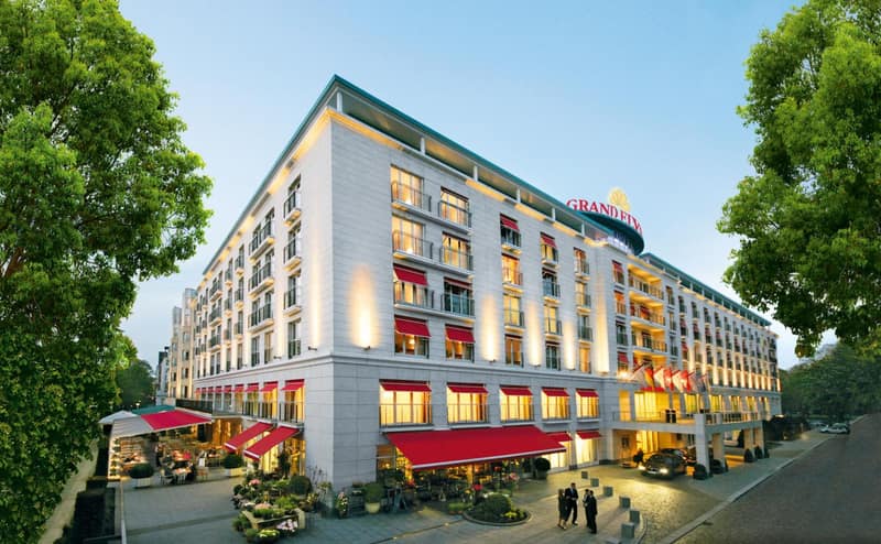 GRAND ELYSEE Hamburg — building