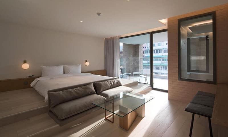 Cont Hotel — hotel room