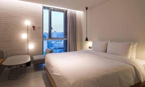 Cont Hotel — hotel room