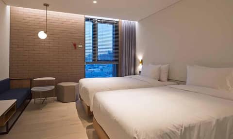 Cont Hotel — hotel room