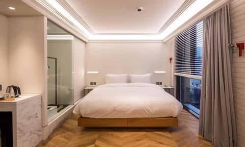Cont Hotel — hotel room