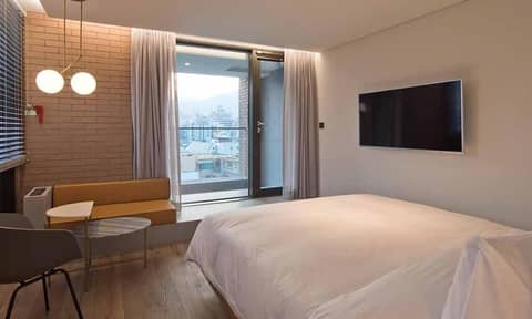 Cont Hotel — hotel room