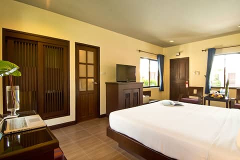 Rose Bay Resort — hotel room