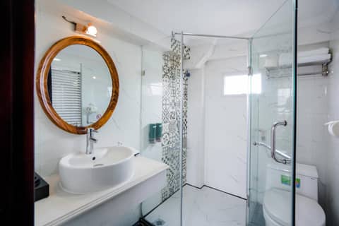 Sena Boutique Hotel & Travel — bathroom