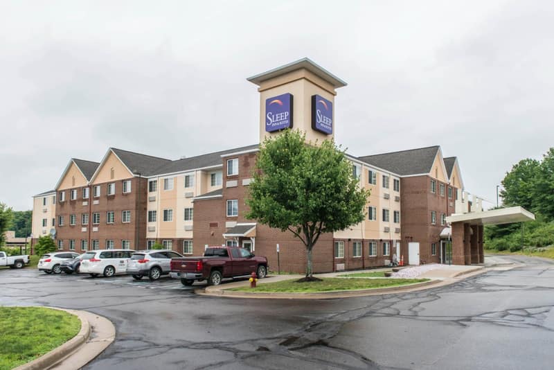 MainStay Suites Pittsburgh Airport — building