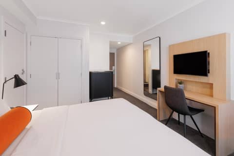 Adina Citylife Auckland — hotel room