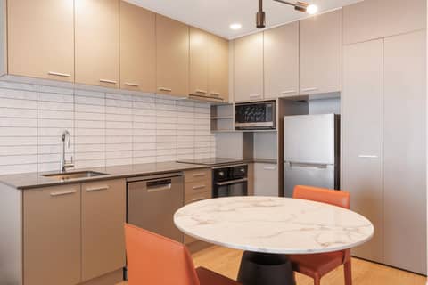 Adina Citylife Auckland — kitchen