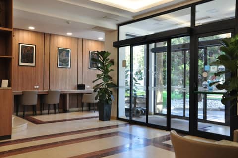 Legends Hotel — recepcion & lobby