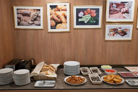 Legends Hotel — dining