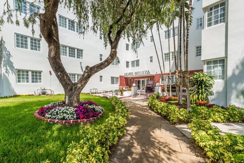 Hotel Belleza — building