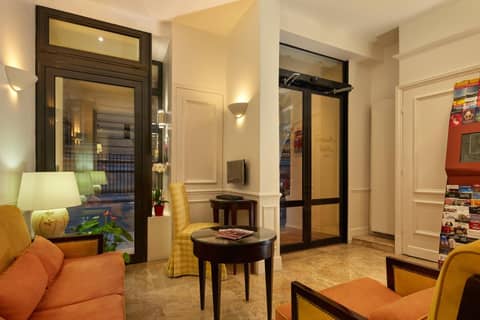 Austin's Arts Et Metiers Hotel — photo 2