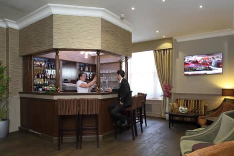 Phoenix Hotel — hotel reception