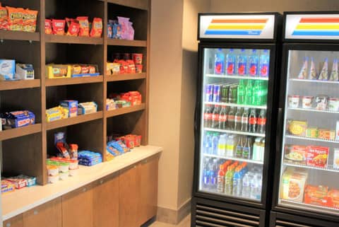 La Quinta Inn & Suites by Wyndham Indianapolis Downtown — photo 3