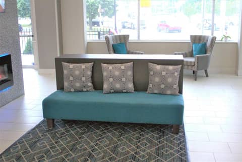 La Quinta Inn & Suites by Wyndham Indianapolis Downtown — photo 7