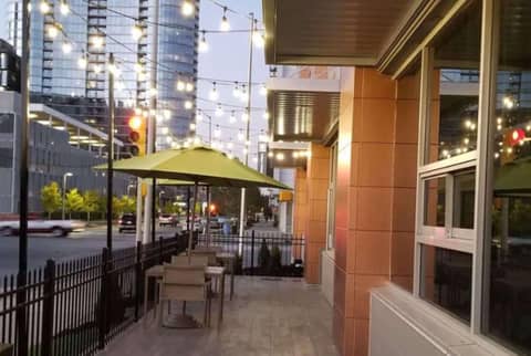 La Quinta Inn & Suites by Wyndham Indianapolis Downtown — photo 8