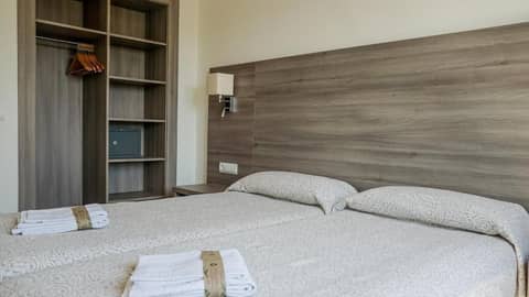 Cabot Tres Torres Apartamentos — photo 4