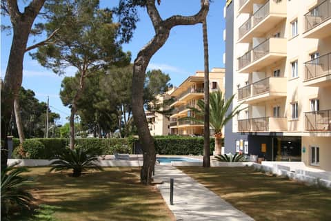 Cabot Tres Torres Apartamentos — photo 8