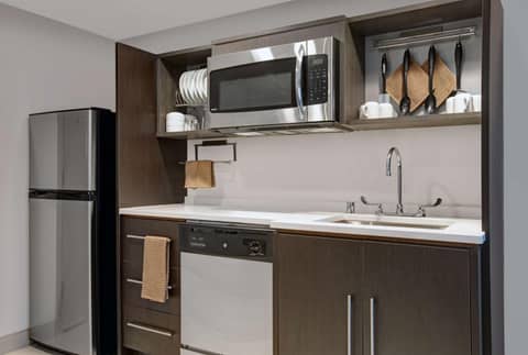 Home2 Suites By Hilton Milwaukee Downtown — photo 2
