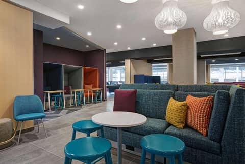 Home2 Suites By Hilton Milwaukee Downtown — photo 4