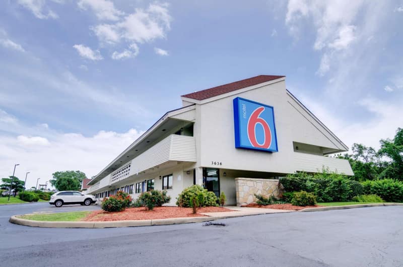 Days Inn by Wyndham Kansas City Northeast — building