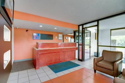 Days Inn by Wyndham Kansas City Northeast — photo 2