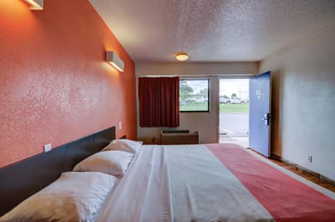Days Inn by Wyndham Kansas City Northeast — photo 3