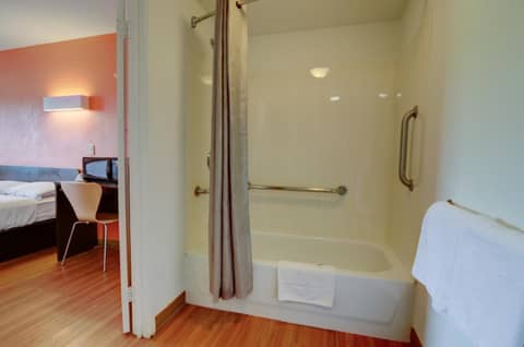 Days Inn by Wyndham Kansas City Northeast — photo 8