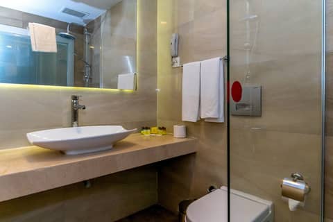 Amara Comfort Resort — bathroom