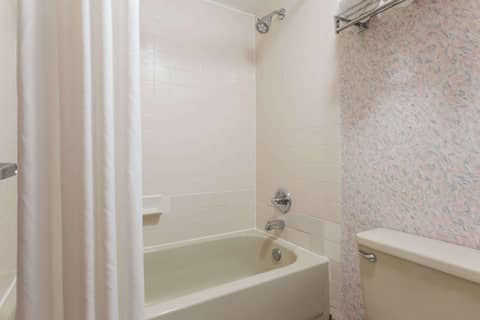 Ramada by Wyndham Portland — photo 9