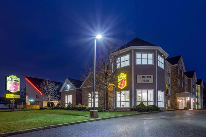 Super 8 by Wyndham Quebec City — building